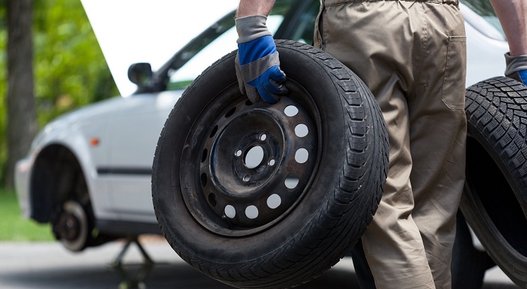 places to get flat tire fixed near me